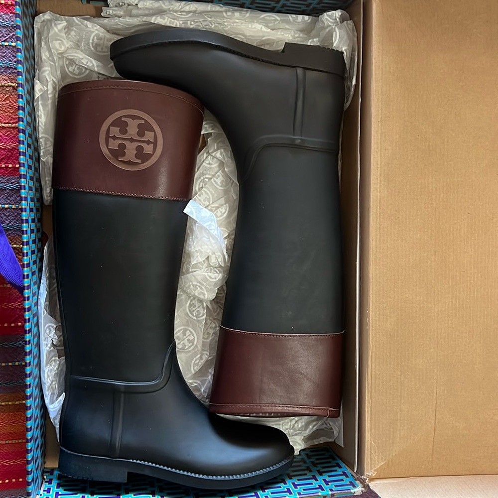 Tory Burch Classic Rainboot Black/Almond- size 8